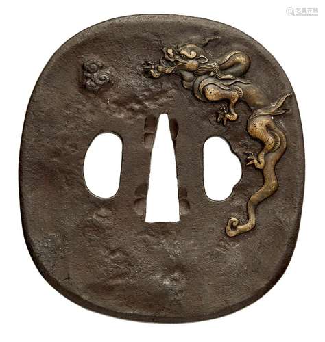 Deux tsuba. Le fer. Période Edo a) Quadrangulaire arrondi. D...