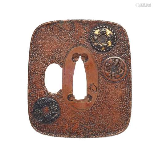 Tsuba. Du cuivre. Période Edo, 19e siècle. Signé avec kaô Pr...