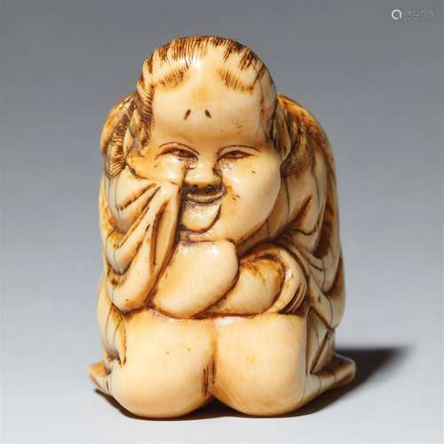 Shunga netsuke d'un okame. Ivoire. Début du 19e siècle. Agen...