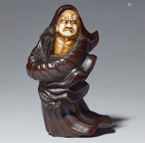 Daruma. Buis et ivoire. 19ème siècle. Le patriarche zen souf...