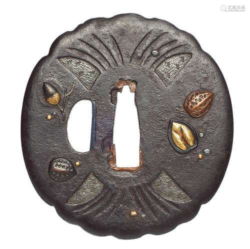 Tsuba. Le fer. Période Edo Ovale. Bordure partiellement incu...