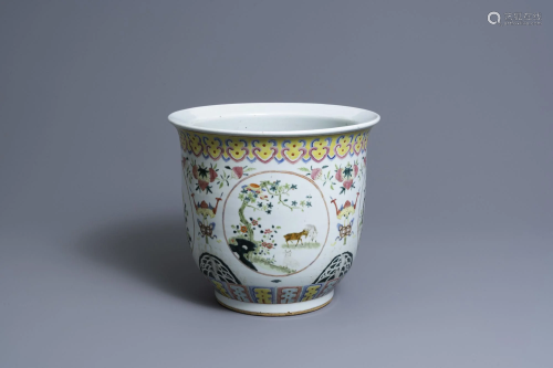A Chinese famille rose jardiniere, 19th C.
