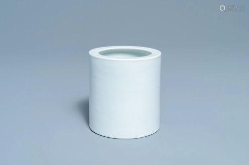 A Chinese monochrome white brush pot, 19/20th C.