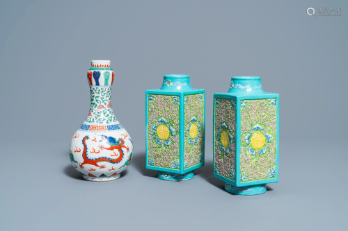 A pair of Chinese 'cong' vases and a wucai 'dragon'