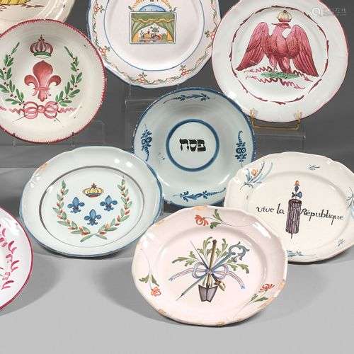 Un compotier et trois assiettes en faïence française des XVI...