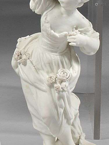 Petite statuette en biscuit de porcelaine tendre du XVIIIe s...