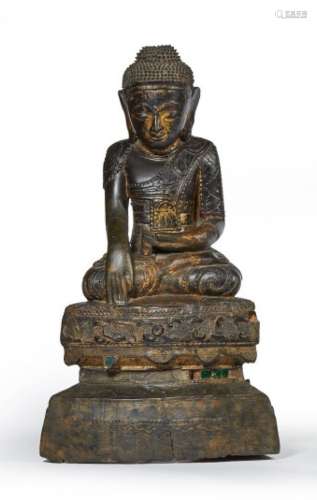 BIRMANIE - XXe siècle Bouddha en bois partiellement laqué or...