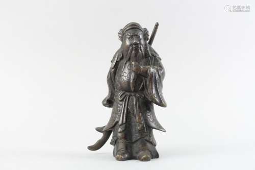 CHINE - Vers 1900 Statuette de Guanyu en bronze à patine bru...