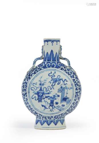 CHINE, Canton - Vers 1900 Gourde en porcelaine à décor en bl...
