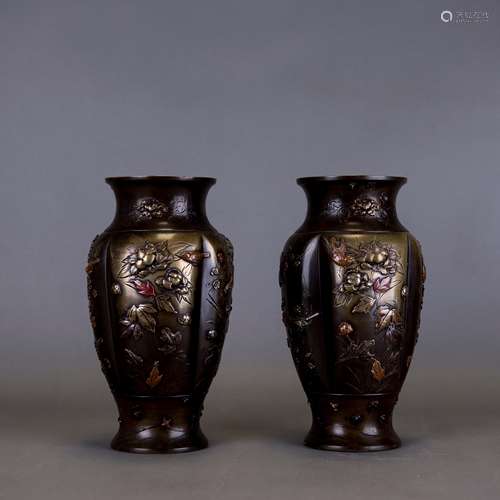 A PAIR OF CARVED BRONZE QUATREFOIL VASES