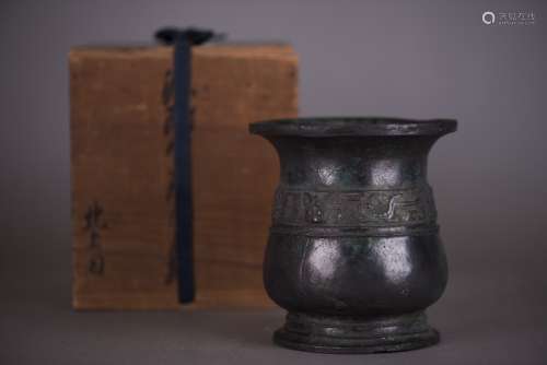 A BRONZE VASE WITH JAPANESE WOOD BOX