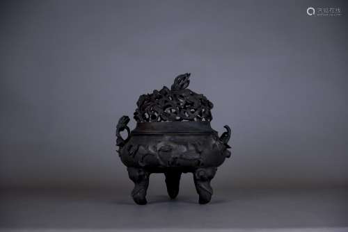 A BRONZE TRIPOD CENSER WITH COVER, XUANDE MARK
