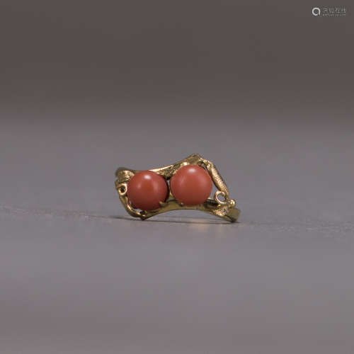 A CORAL 14K GOLD RING