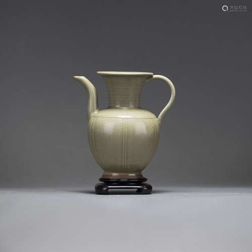 A CHINESE YUEYAO EWER WITH STAND