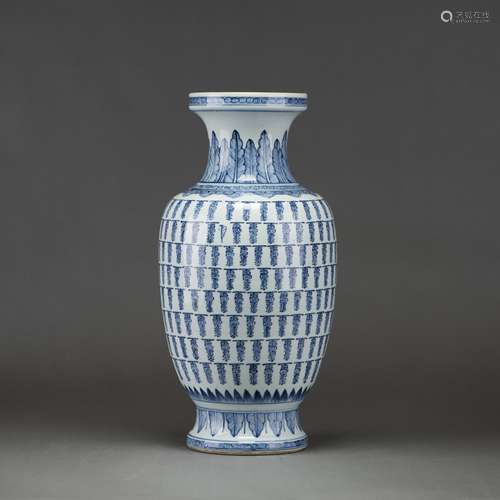 A BLUE AND WHITE 'SHOU' CHARACTER LANTERN VASE