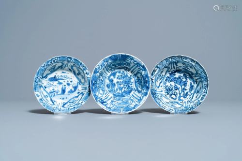 Three Chinese blue and white kraak porcelain klapmuts