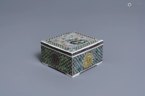 A Chinese square verte biscuit box and cover, Kangxi