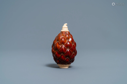 A Chinese pine cone and bone snuff bottle, 19/20th C.