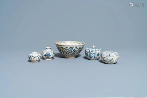 Four blue and white Vietnamese or Annamese ceramics …