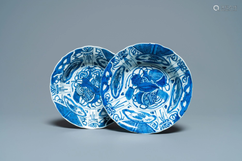 A pair of Chinese blue and white kraak porcelain