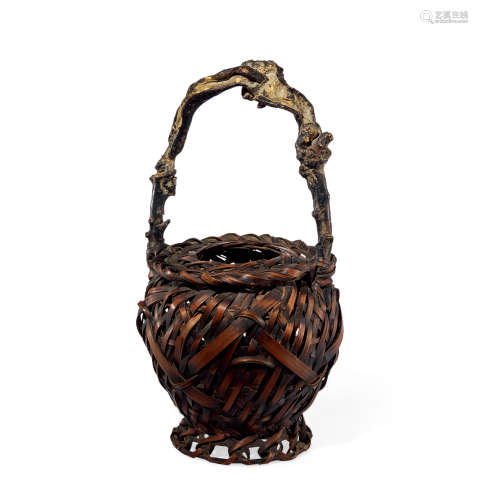 19世纪末～20世纪初 自然木提梁筒状插花器