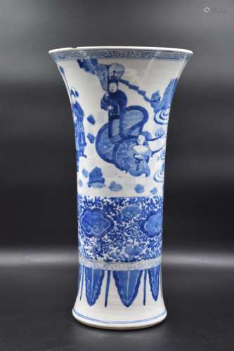 Vase cornet en porcelaine de Chine XIX ème siècle. (fêle et ...