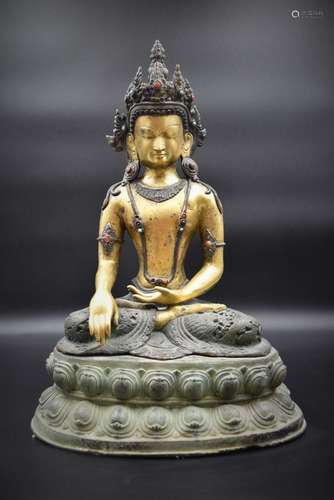 Bouddha en bronze Sino tibétain. Ht : 47 cm.