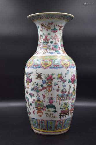 Vase en porcelaine de Chine XIX ème siècle. (Etoile à la bas...