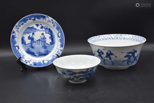 Deux bols et une assiette en porcelaine de Chine XVIII ème e...