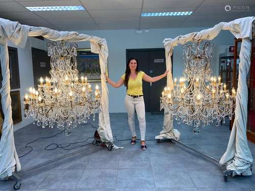 Exceptionnelle paire de luminaires italiens de type baroque ...