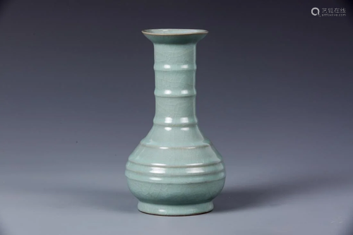 LONGQUAN GUAN-TYPE BOW STRING PORCELAIN VASE