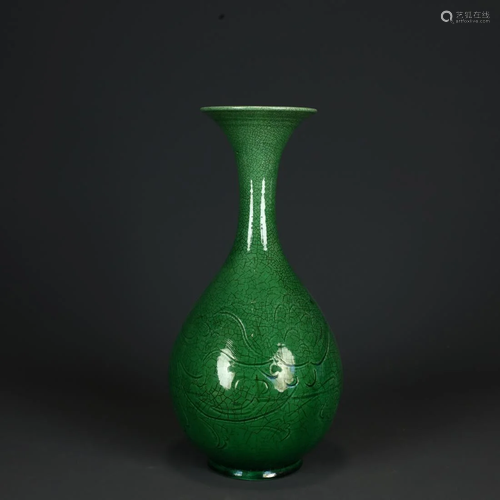 A GREEN GLAZED PORCELAIN VASE