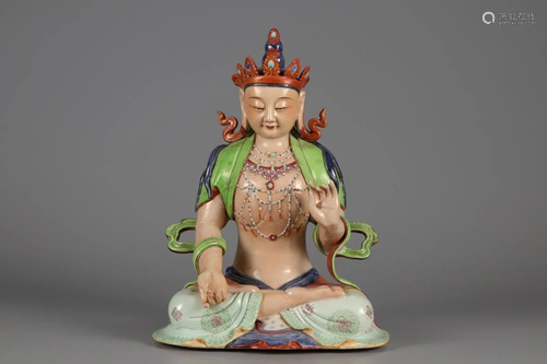 A FAMILLE ROSE PORCELAIN FIGURINE OF GUANYIN