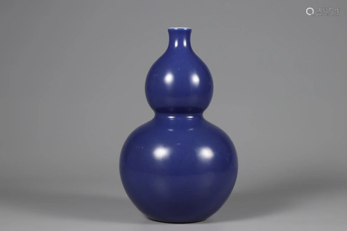 A MONOCHROME BLUE GLAZED DOUBLE GOURD VASE