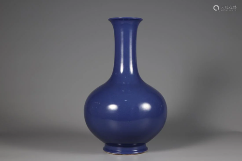 AN ALTER BLUE GLAZED PORCELAIN GOBULAR VASE