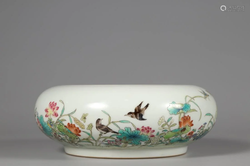 A FAMILLE ROSE 'BIRDS & FLOWERS' BRUSH WASHER