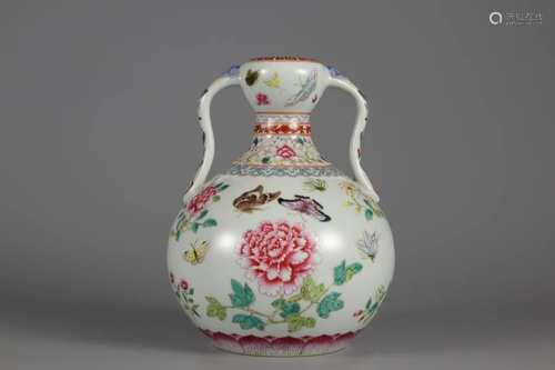 A FAMILLE ROSE ROBBIN-EAR FLORAL GARLIC-HEAD VASE