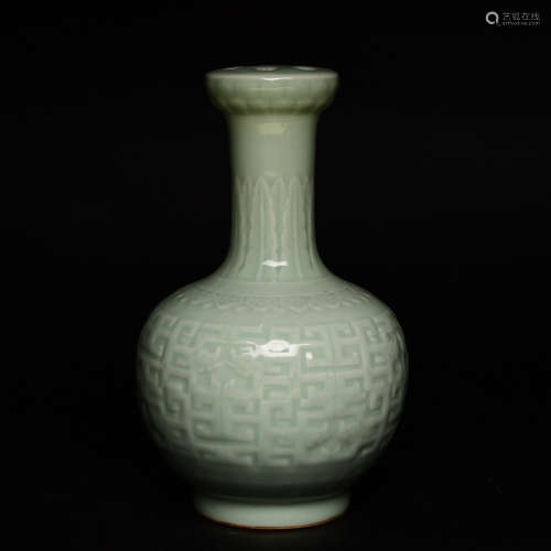 A celadon-glazed kui-dragon lotus-mouth bottle vase