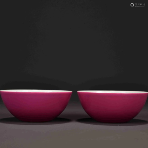 A PAIR OF FAMILLE ROSE FLORAL BOWLS