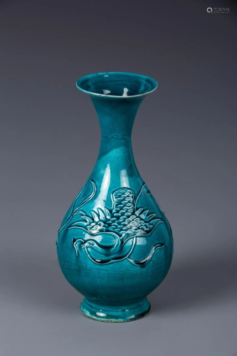 A BLUE GLAZED 'PHOENIX' YUHUCHUN VASE