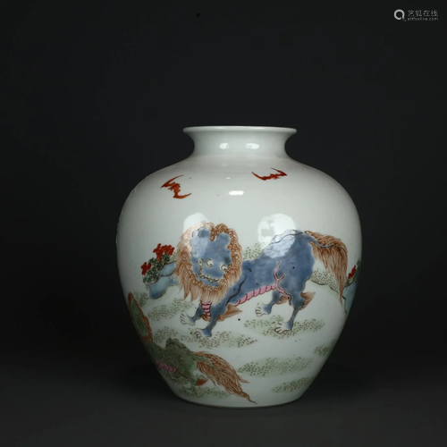 A WUCAI PORCELAIN 'KYLIN' JAR