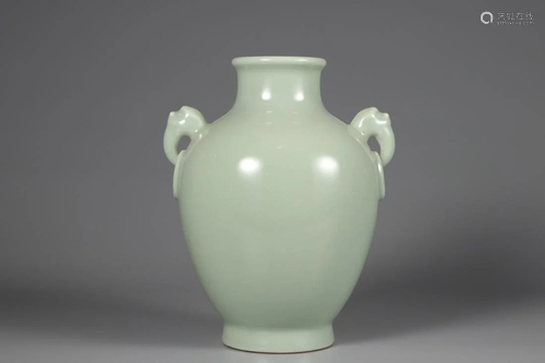 A DOUBLE-EAR CELADON PORCELAIN VASE