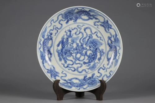 CHINESE BLUE AND WHITE 'LIONS' PORCELAIN PLATE