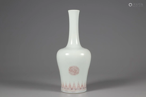 A CHINESE UNDERGLAZE RED MALLET VASE