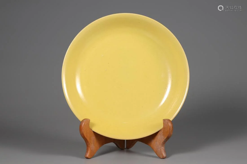 A MONOCHROME JAUNE GLAZED PLATE