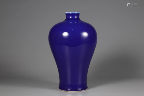 A MONOCHROME BLUE GLAZED MEIPING VASE