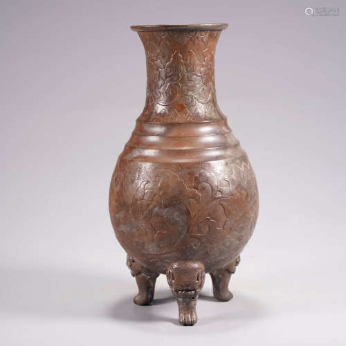 A silver three beast-leg string pattern vase