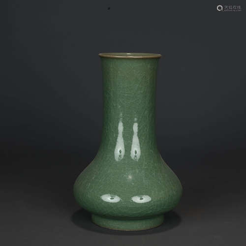 A ru type ice crack necked vase