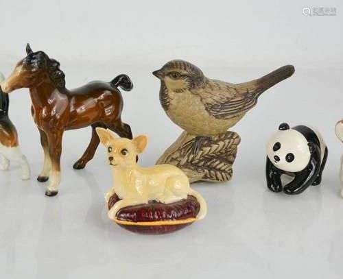 Un groupe de figurines d'animaux Beswick comprenant un poula...