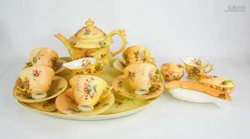 Un service à thé Royal China Works Worcester, complet avec p...